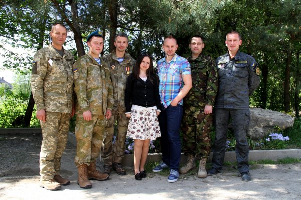 Воїни АТО записом пісні «Дорога на схід» дали старт проекту #ПісніВійни Воїни АТО записом пісні «Дорога на схід» дали старт проекту #ПісніВійни
