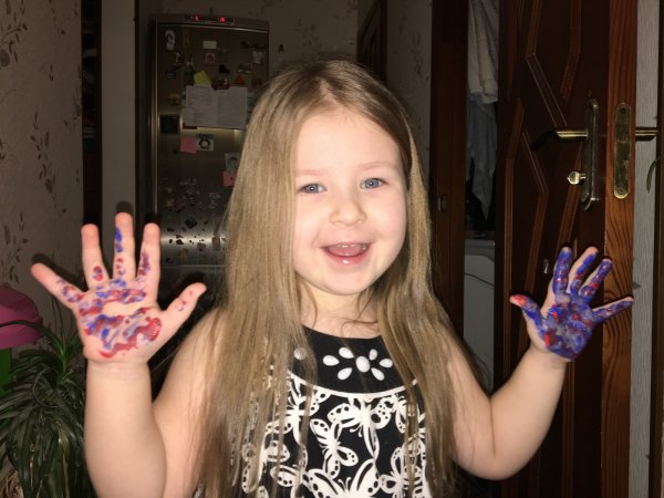 5-річна донька Павла Табакова Анастасія вразила користувачів мережі своїм художнім талантом