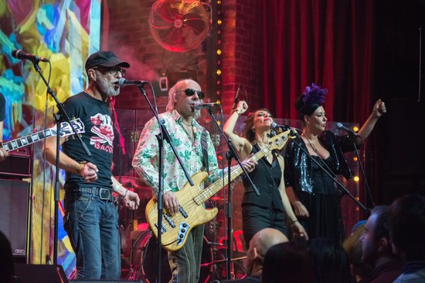 Брати Гадюкіни зіграли пісні в акустичному виконанні