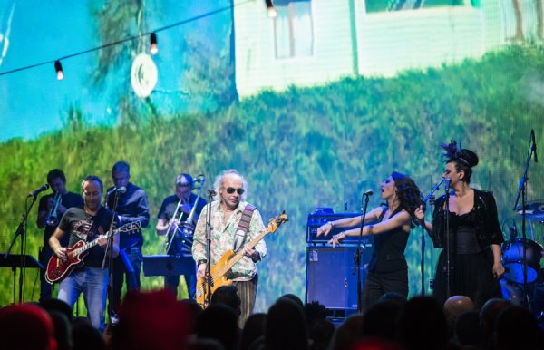 Брати Гадюкіни зіграли пісні в акустичному виконанні