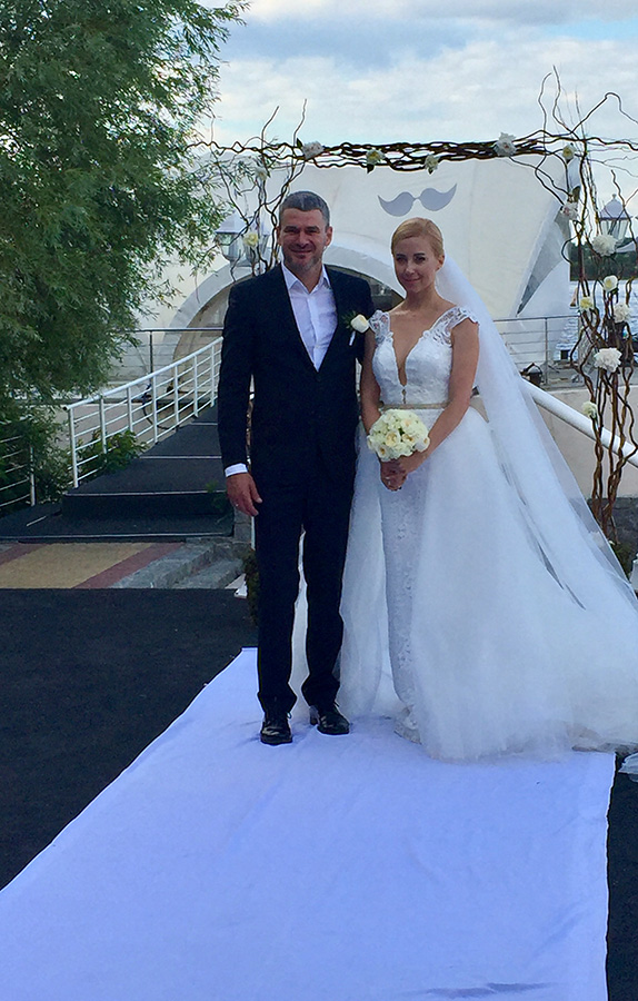 Тоня Матвієнко та Арсен Мірзоян одружились на березі Дніпра (фото)