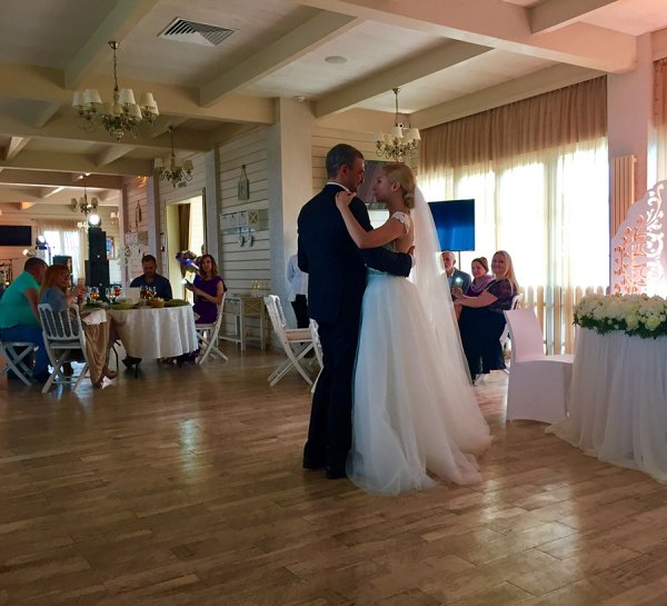 Тоня Матвієнко та Арсен Мірзоян одружились на березі Дніпра (фото)