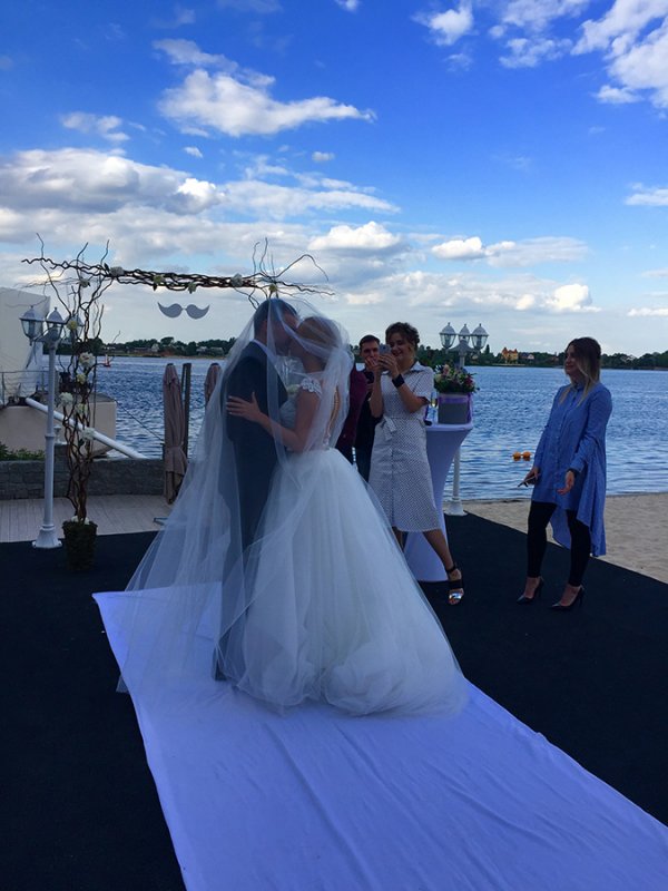 Тоня Матвієнко та Арсен Мірзоян одружились на березі Дніпра (фото)