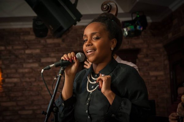 Зірковий бенд Dennis Adu Quintet, молода співачка Ivonika та арт-колектив Imaginarium зіграють джазові концерти у Caribbean Club Concert-Hall