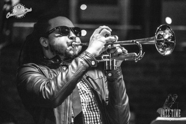 Зірковий бенд Dennis Adu Quintet, молода співачка Ivonika та арт-колектив Imaginarium зіграють джазові концерти у Caribbean Club Concert-Hall