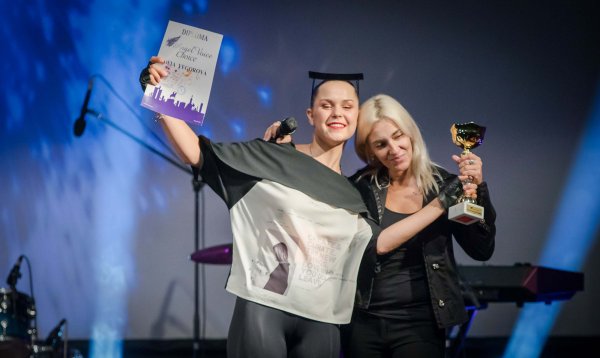 Українська співачка виборола золото на міжнародному музичному фестивалі в Сербії (фото)