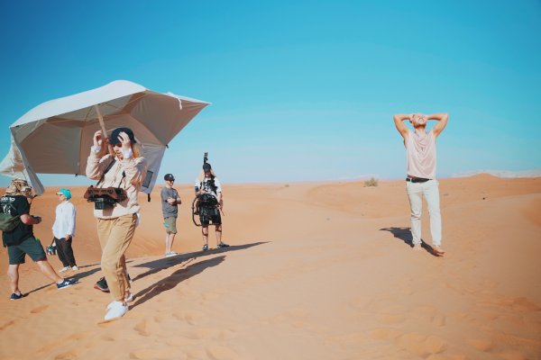 Alyosha & Vlad Darwin відзняли кліп «Торнадо» в Арабських Еміратах: перші фото зі знімального майданчика (фото, аудіо)