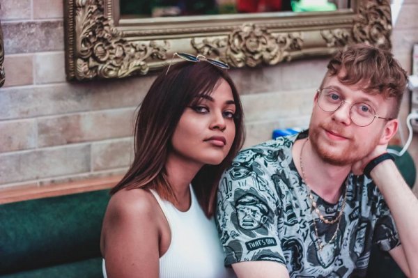 Україномовний інді-поп дует xo sxdlife презентує сингл «Не Цікаво»