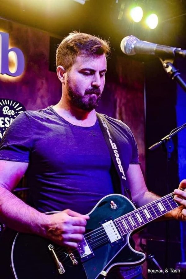 Emil Khachaturian - музикант та композитор презентує новий кліп на пісню «Чекаю»