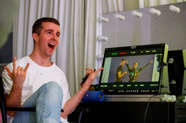 Героєм нового відео Софії Єгорової «Коли ти зі мною» став актор Олександр Рудинський