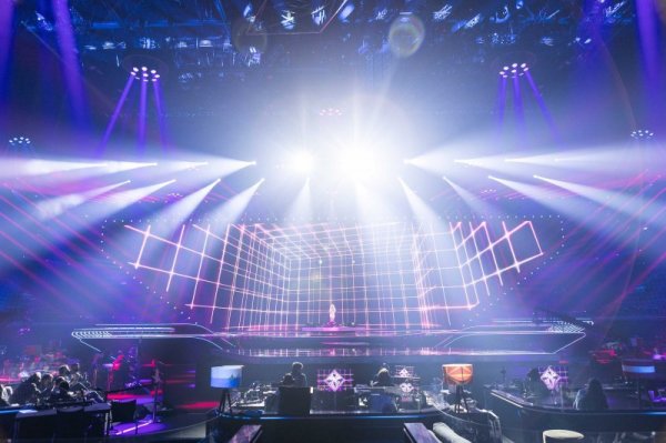 За лаштунками Євробачення 2021 — 9000 кристалів, репетиції нон-стоп, бірюзовий хідник і багато іншого (фото)